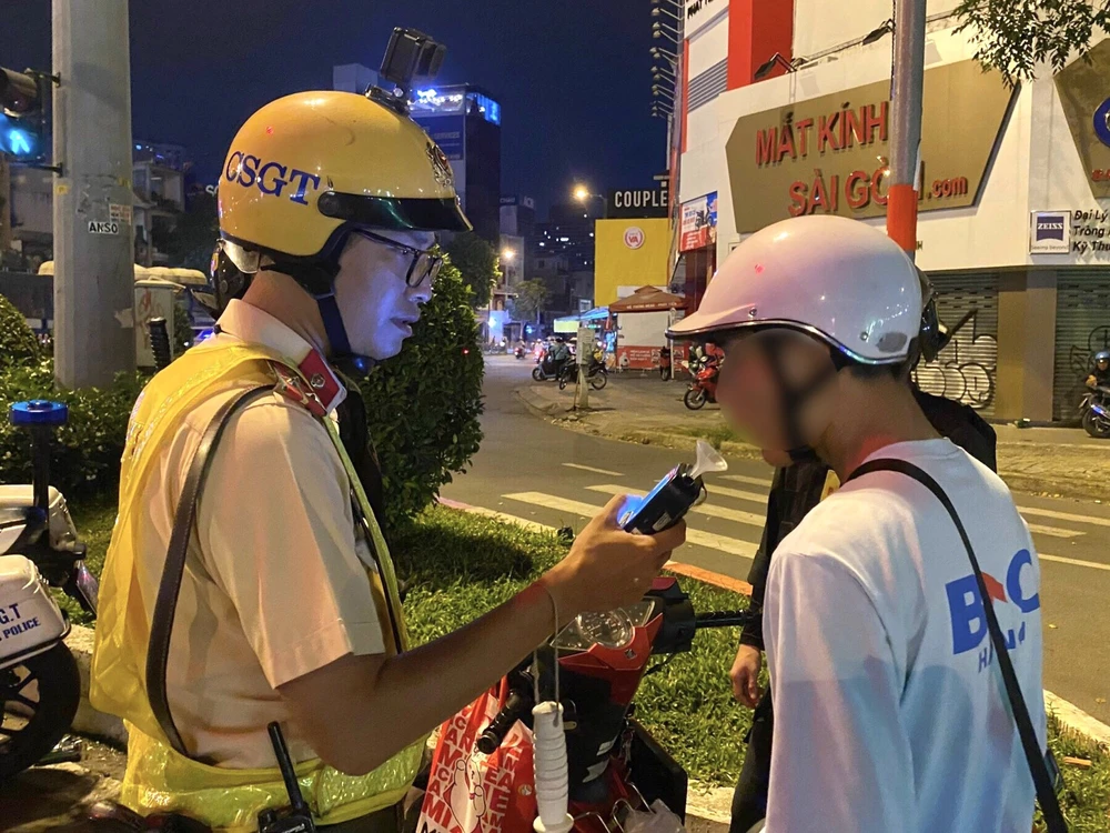 dụng cụ đo nồng độ cồn