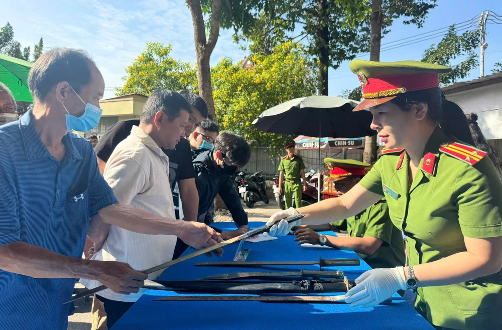 Ngày hội giao nộp vũ khí