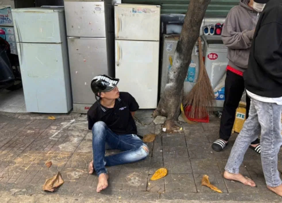 cướp giật điện thoại