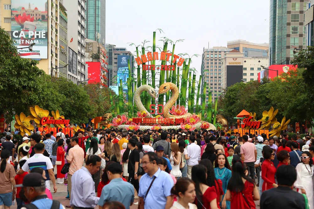 linh vật rắn.jpg