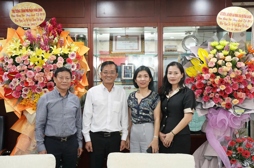 Báo Pháp Luật TP.HCM