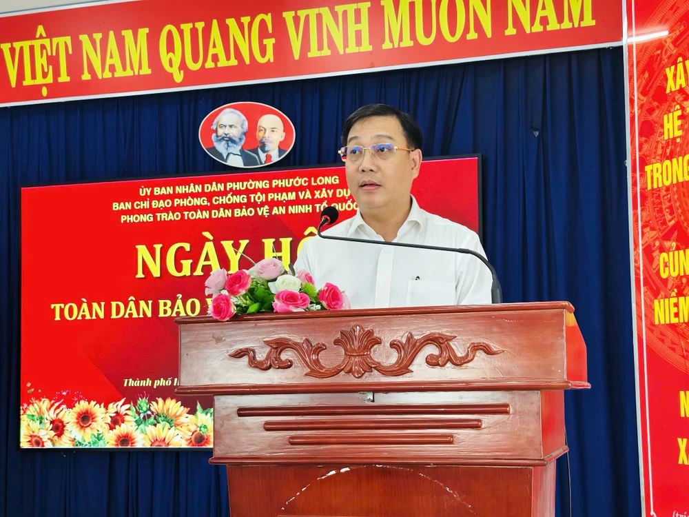 nguoi-dan-phuong-phuoc-long-huong-ung-ngay-hoi-bao-ve-an-ninh-to-quoc-.jpg