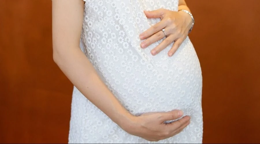 Từ ngày 1-10-2025, phụ nữ độc thân có quyền sinh con bằng kỹ thuật thụ tinh trong ống nghiệm (IVF) khi có nguyện vọng. Ảnh: NGUYỄN CHÍNH