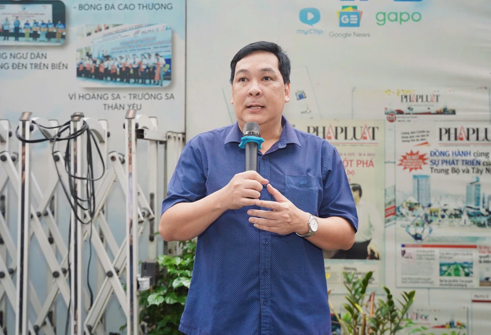 Ông Nguyễn Thái Bình, Phó Tổng Biên tập Báo Pháp Luật TP.HCM, kêu gọi tập thể Báo chung tay hướng về miền Trung ruột thịt. Ảnh: THUẬN VĂN