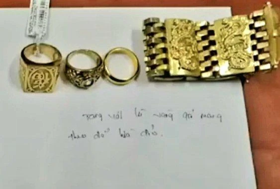 Số vàng giả Hoàng mua ở chợ để dùng làm công cụ gây án Ảnh CA
