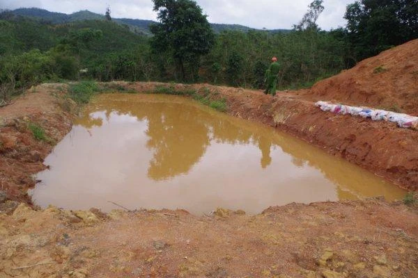 Hồ nước nơi hai cháu nhỏ tử vong. Ảnh: CA