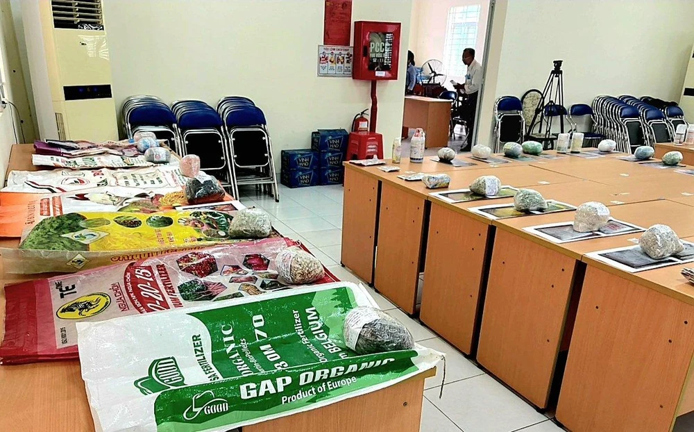 Phân bón và thuốc bảo vệ thực vật giả, kém chất lượng đang là vấn đề nhức nhối ở nhiều địa phương Ảnh Đình Xuân