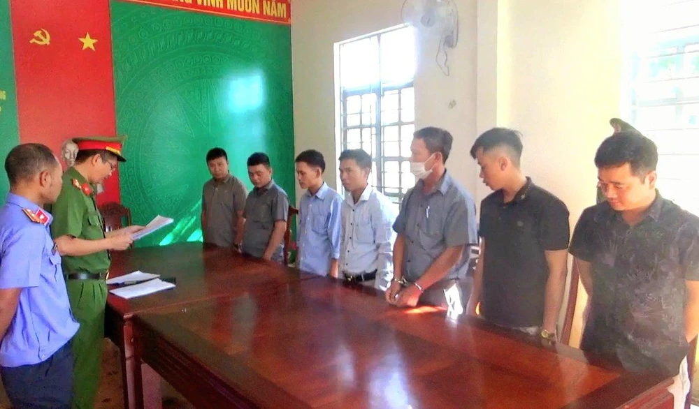 Phó Chủ tịch xã Phi Liêng cùng 6 cán bộ bảo vệ rừng bị khởi tố Ảnh CA