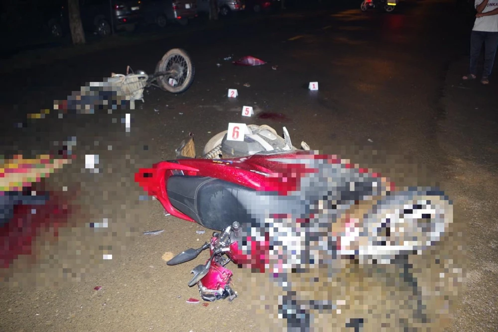 2 xe máy tông trực diện tại ngã ba làm 2 người tử vong ảnh 1