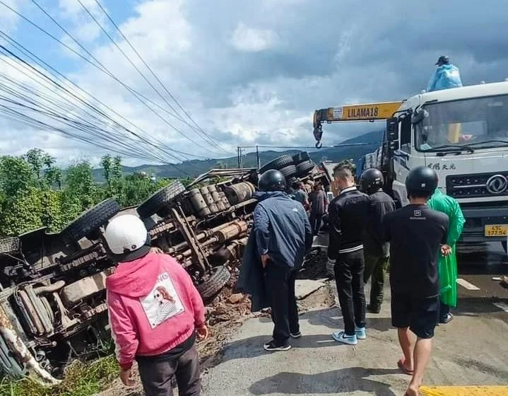 Vụ tai nạn khiến hai phụ nữ tử vong tại chỗ. Ảnh VT