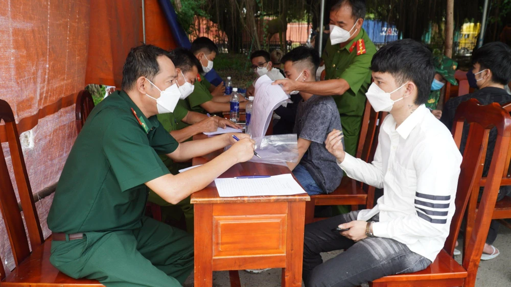 Nhiều công dân Việt Nam bị bán qua nhiều công ty khác sau khi nhập cảnh vào Campuchia. ẢNh VT