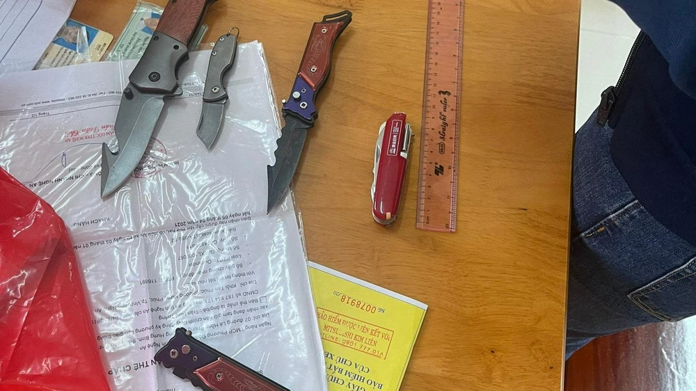 Nhiều hung khí bị công an thu giữ. Ảnh VT