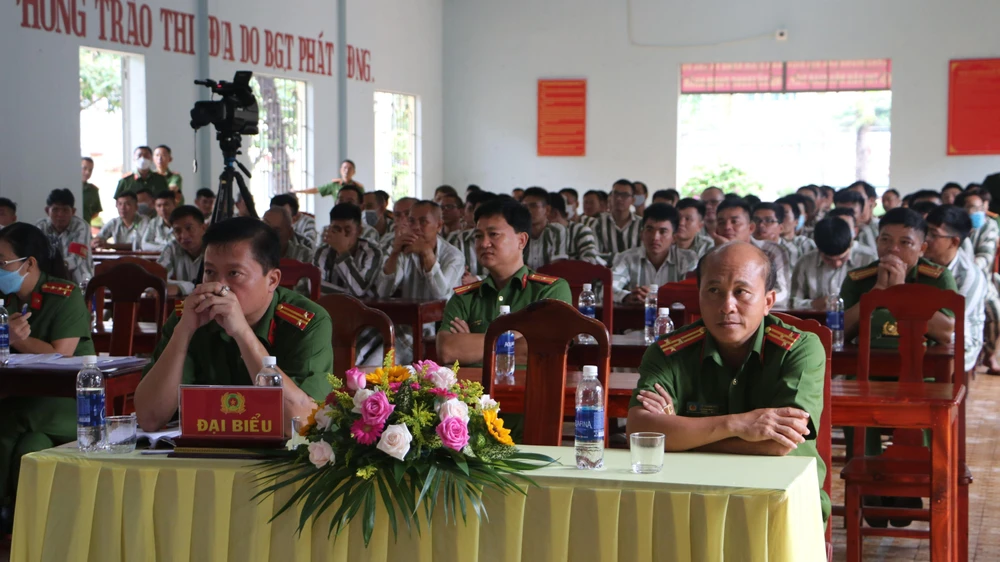 Thông qua Hội thi “Văn hóa giao tiếp ứng xử trong phạm nhân năm 2022” lãnh đạo Trại giam Xuân Lộc mong muốn nhận được sự quan tâm, giúp đỡ của các cơ quan, tổ chức, cá nhân và gia đình đối với công tác quản lý, giáo dục cải tạo phạm nhân và giúp đỡ họ tái hòa nhập cộng đồng. Ảnh: VÕ TÙNG