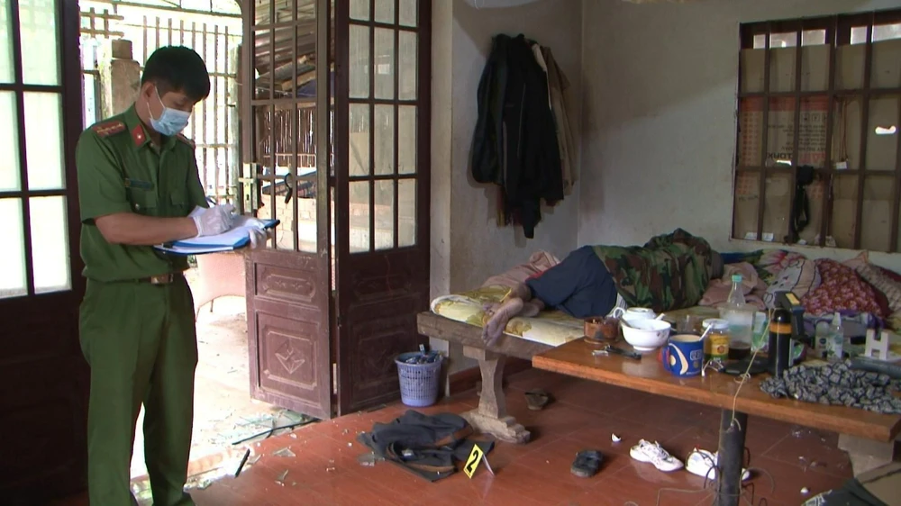 Sau khi bắn con riêng của vợ, ông Toàn đã uống thuốc độc tự tử. Ảnh TIẾN DŨNG