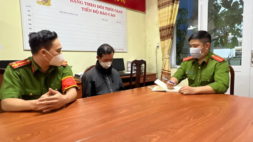 Thái Phi Hổ bị công an bắt giữ. Ảnh: VÕ TÙNG