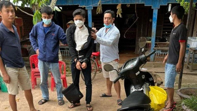 Nhóm "đạo chích" bị bắt giữ sau gần năm tháng gây ra vụ trộm. Ảnh CACC