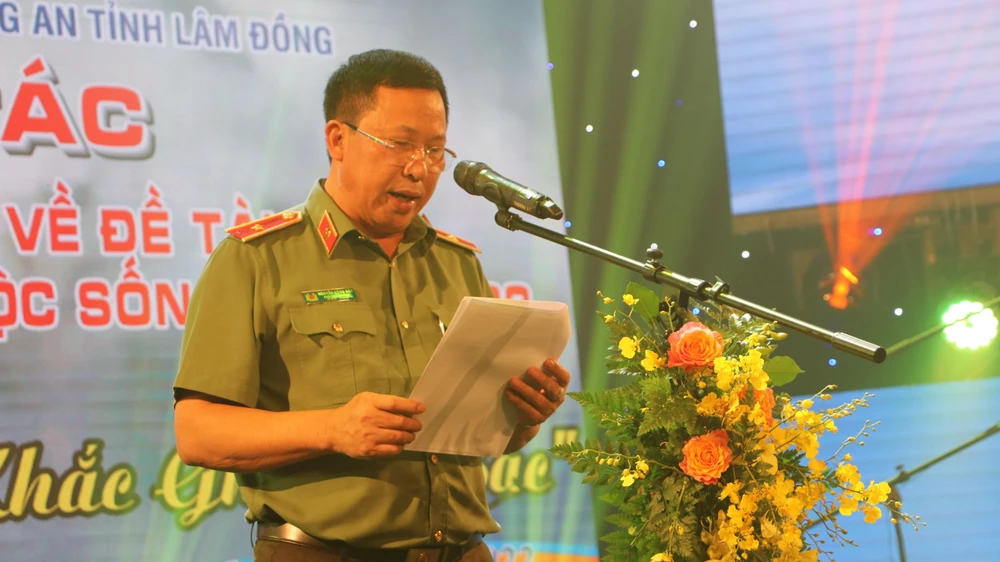 Thiếu tướng Nguyễn Công Bẩy - Phó Cục trưởng Cục Công tác Đảng và chính trị - Bộ Công an khai mạc Trại sáng tác tại Công an tỉnh Lâm Đồng. Ảnh: VÕ TÙNG