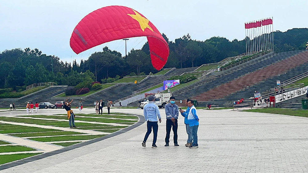 Dù lượn là bộ môn thể thao hàng không đặc biệt. Ảnh: VT