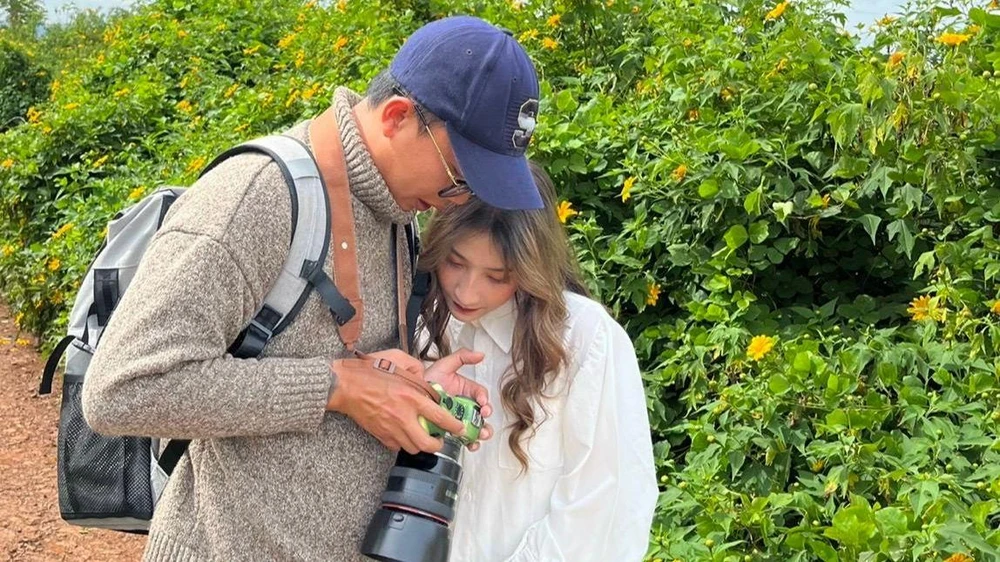 Mùa hoa Dã Quỳ là mùa của những tay săn ảnh chuyên nghiệp. Ảnh: DŨNG NGUYỄN