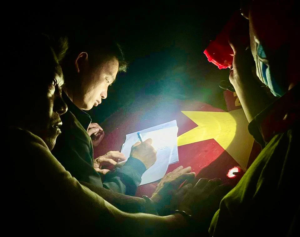 Bi Phẩm bị phạt 12 tháng tù