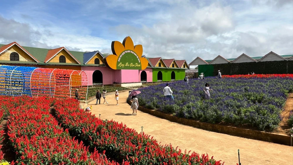 Festival hoa mang thông điệp: “Đà Lạt - Thành phố bốn mùa hoa”. Ảnh: VÕ TÙNG