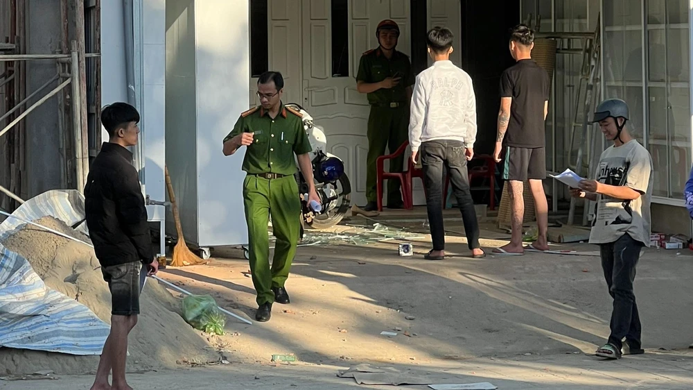 Công an huyện Bảo Lâm thực nghiệm điều tra. Ảnh: CA