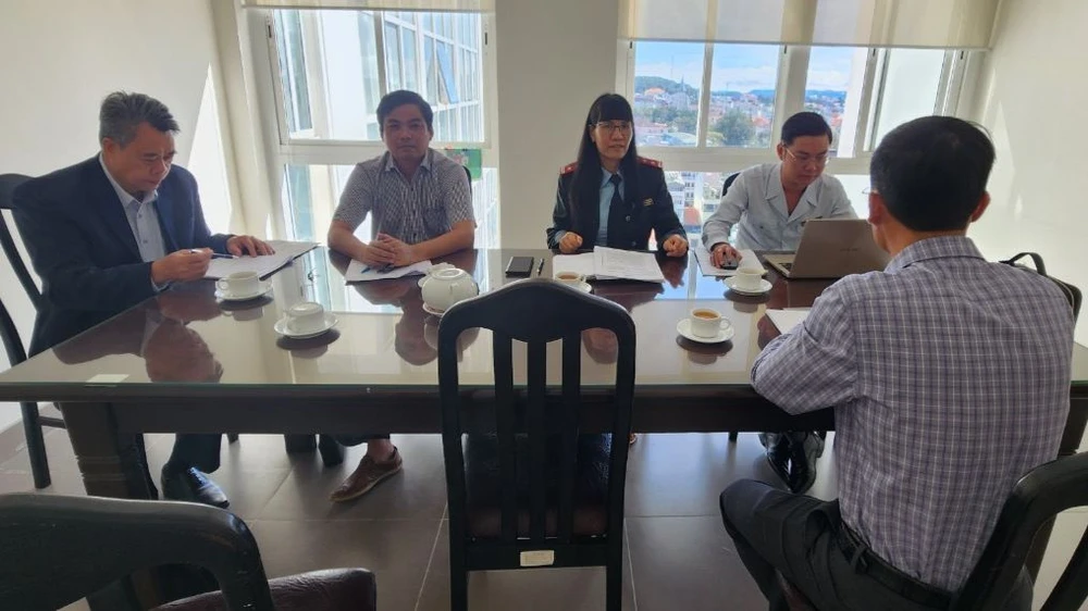 Thanh tra Sở TTTT Lâm Đồng làm việc với một tạp chí đăng tin sai sự thật, sai tôn chỉ mục đích. Ảnh: Sở TTTT Lâm Đồng Thanh tra Sở TTTT Lâm Đồng làm việc với một tạp chí đăng tin sai sự thật, sai tôn chỉ mục đích. Ảnh: Sở TTTT Lâm Đồng