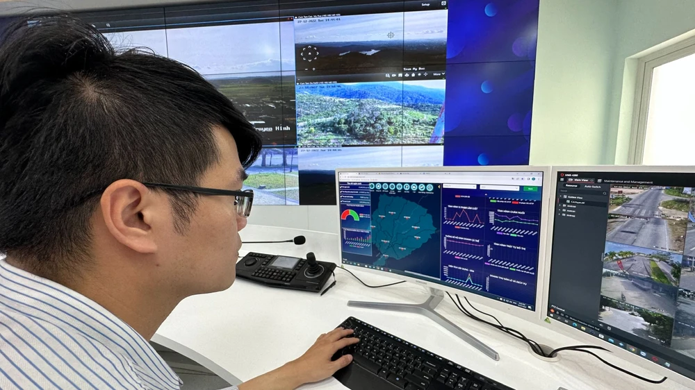 Hàng chục "mắt thần" giám sát bảo vệ rừng, an ninh trật tự. Ảnh: VÕ TÙNG