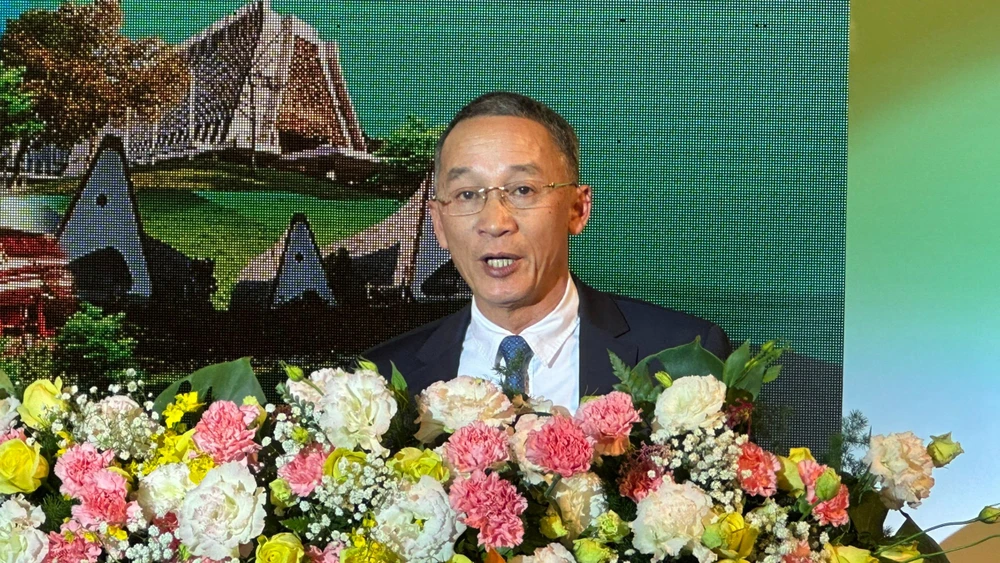 Chủ tịch UBND tỉnh Lâm Đồng phát biểu chào mừng hội nghị. Ảnh: VÕ TÙNG