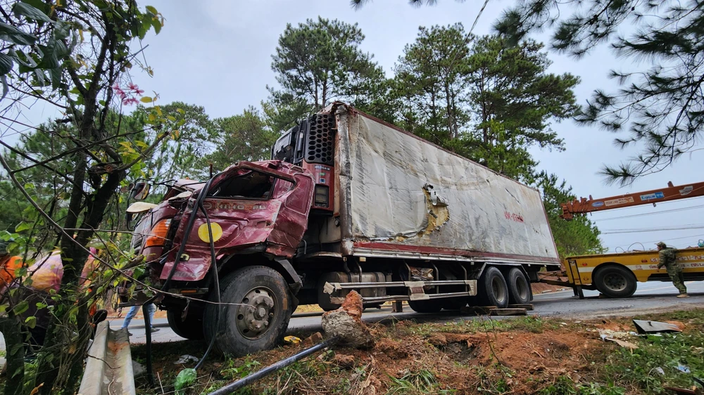 Vụ tai nạn khiến tài xế tử vong. Ảnh: VT
