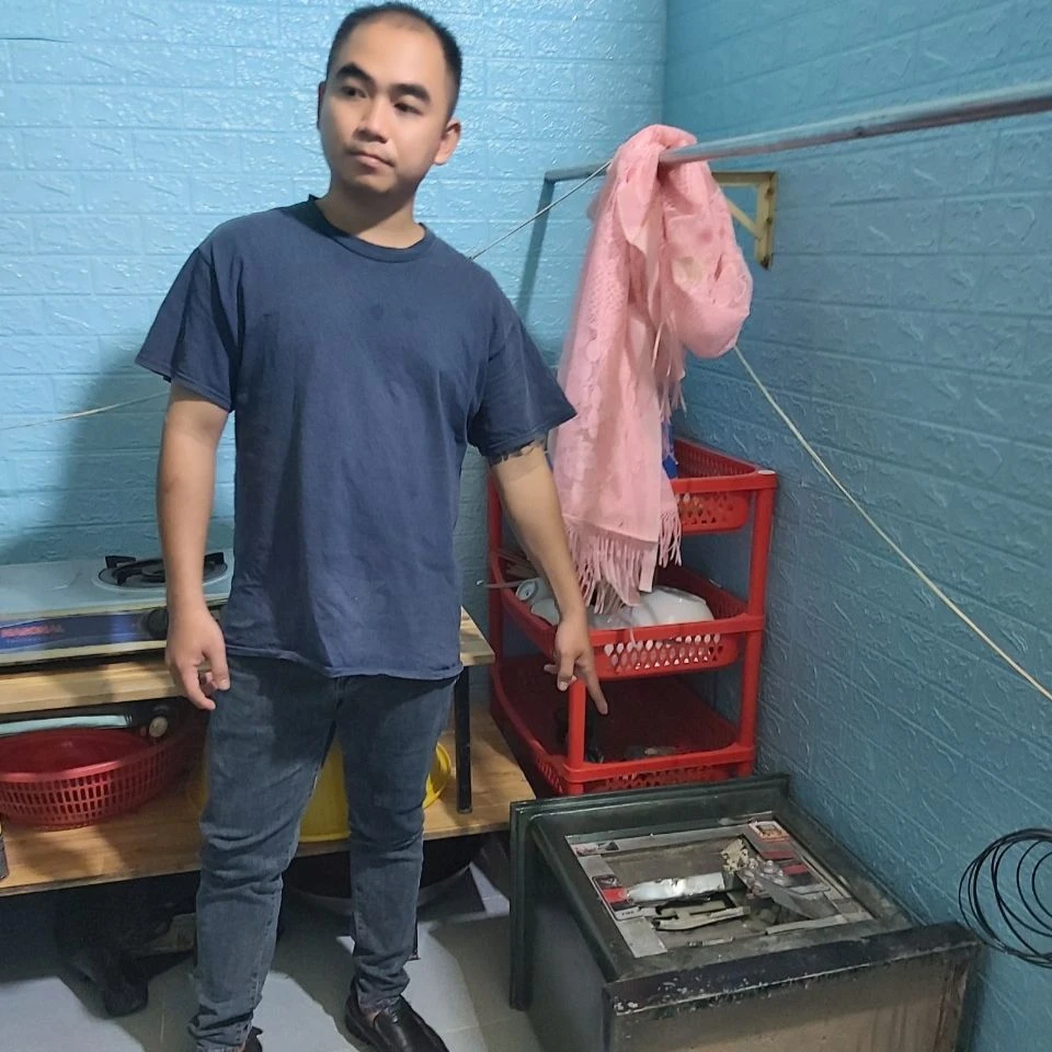 Kiệt bị bắt giữ cùng két sắt. Ảnh: VÕ TÙNG