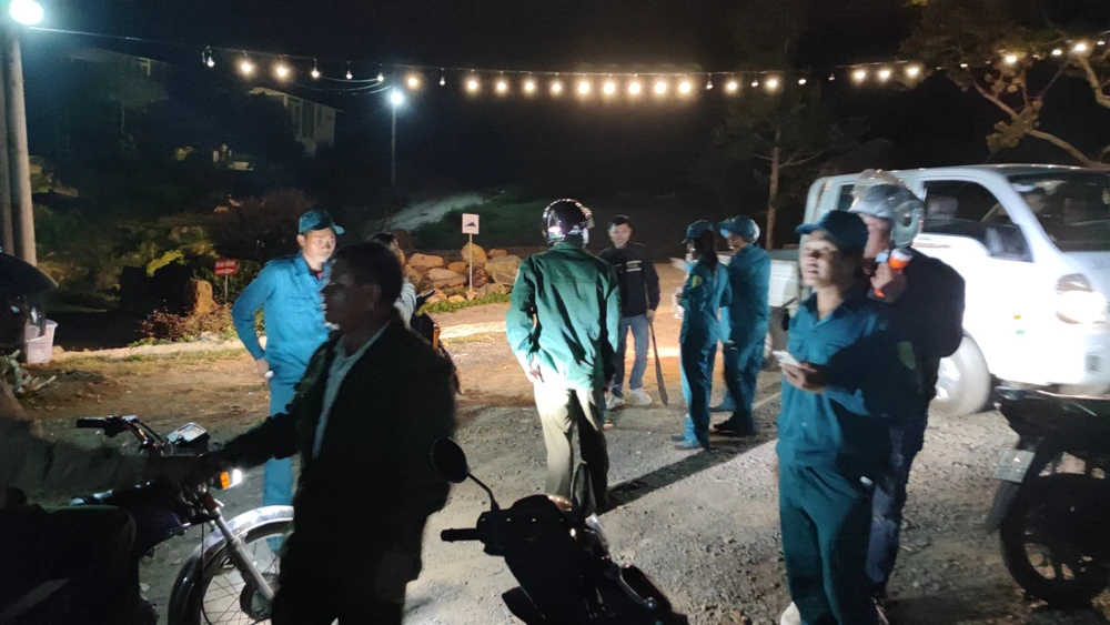 Nhiều địa phương huy động lực lượng chức năng tham gia dập lửa