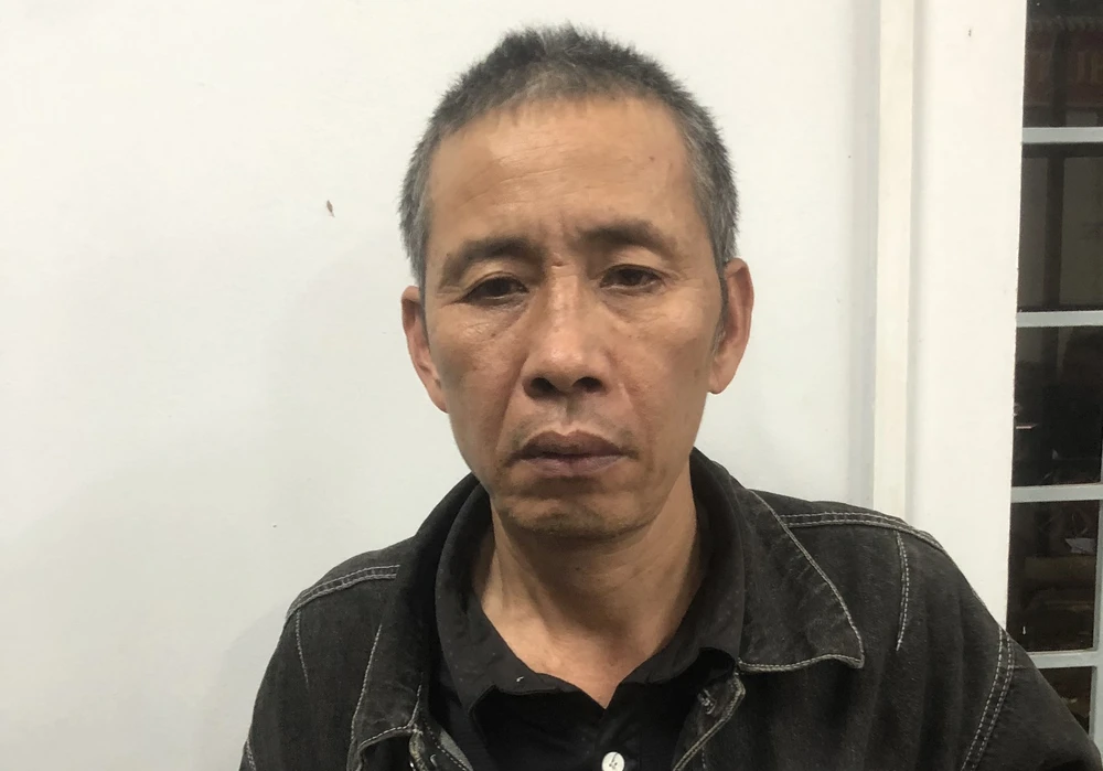 Chủ sòng xóc đĩa Đào Xuân Trường tại cơ quan công an. Ảnh: VT