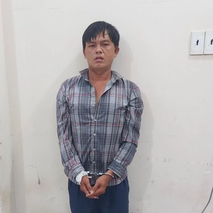 Nguyễn Minh Thiện bị công an bắt khi chưa kịp tiêu thụ chiếc xe vừa trộm. Ảnh: VÕ TÙNG