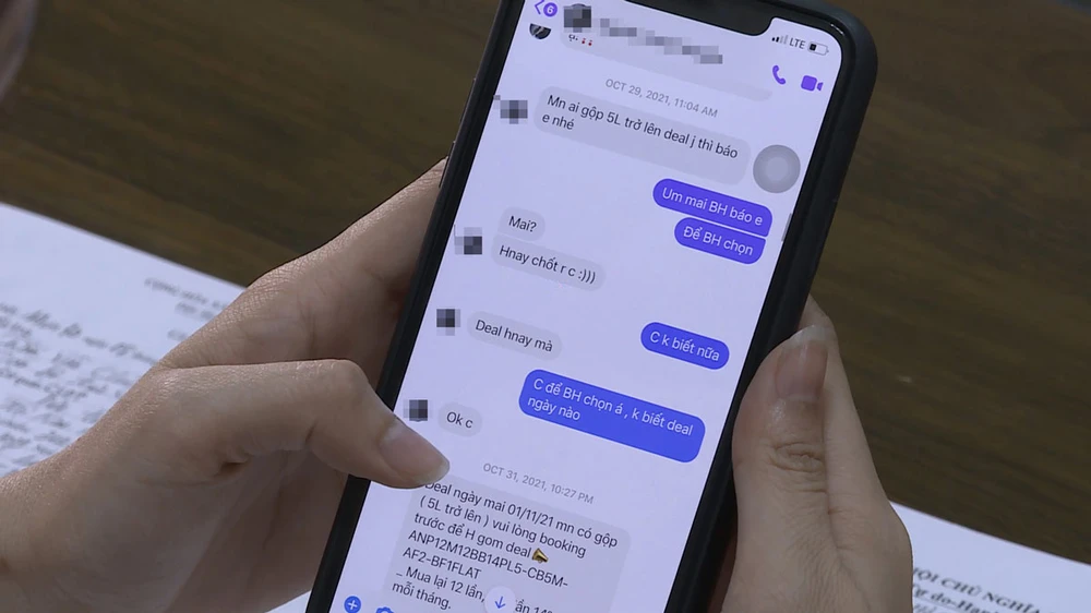 Tin nhắn trao đổi, giao dịch của các nạn nhân với BTHH. Ảnh: NGUYỄN TÂN