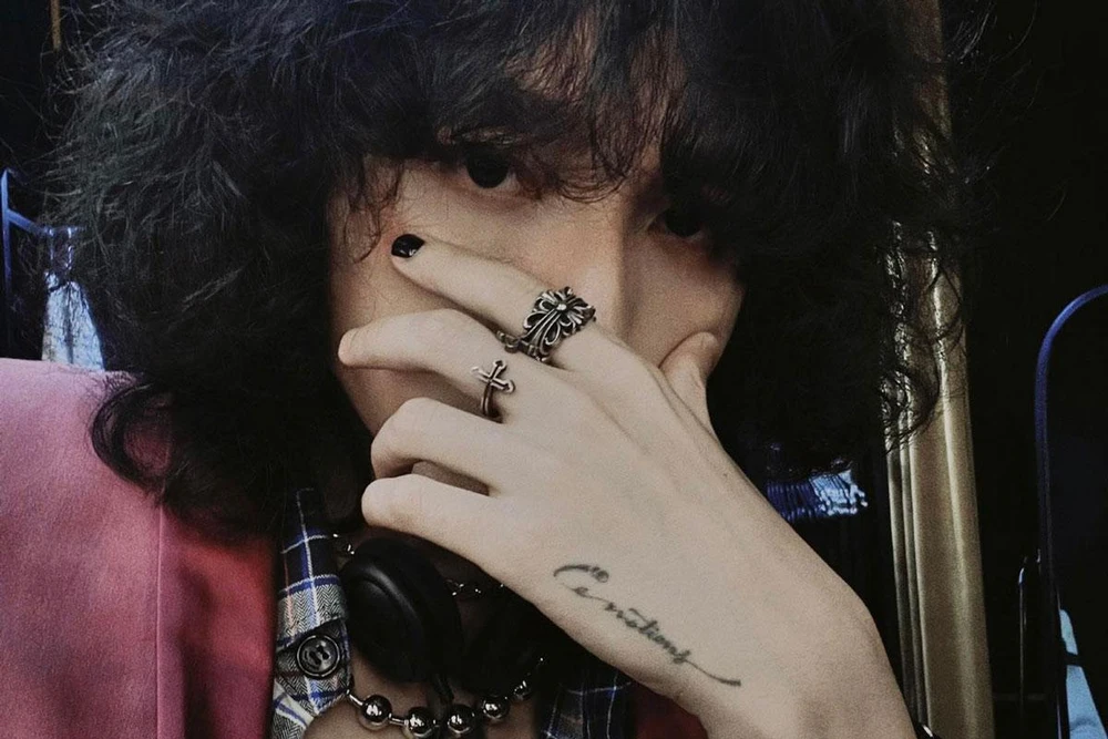 Sơn Tùng M-TP trở lại trong MV mới gây tranh cãi. Ảnh: FBNV