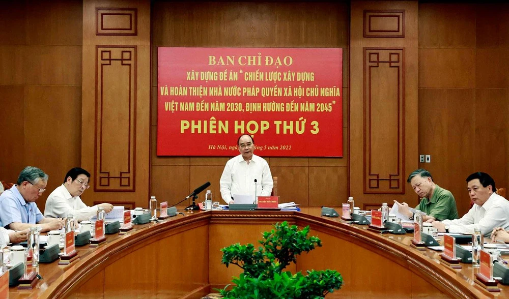 Ban chỉ đạo xây dựng đề án “Chiến lược xây dựng và hoàn thiện nhà nước pháp quyền XHCN Việt Nam đến năm 2030, định hướng đến năm 2045” họp phiên thứ ba vào chiều 31-5. Ảnh: TTXVN