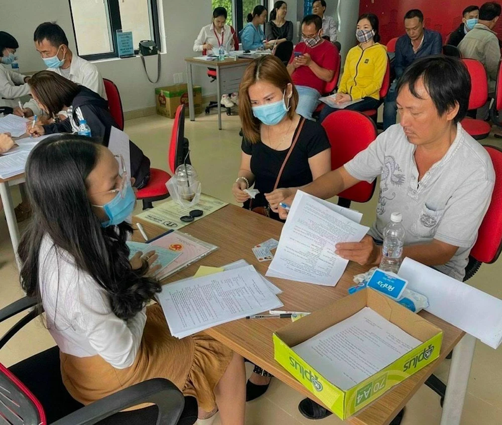 Các chuyên gia góp ý cần nâng cao vai trò phối hợp, cung cấp thông tin cho cơ quan thuế của bên công chứng hợp đồng mua bán BĐS. Ảnh: QUANG HUY