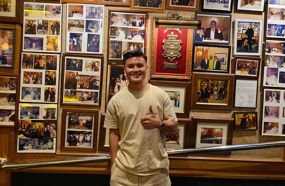 Quang Hải khoe ảnh ở Pháp. Ảnh: CCT