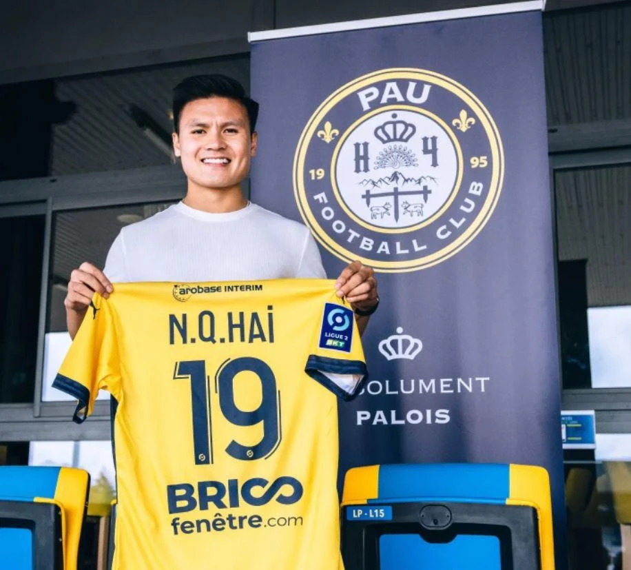 Quang Hải tại CLB Pau của Pháp và số áo quen thuộc. Ảnh: PAU FC