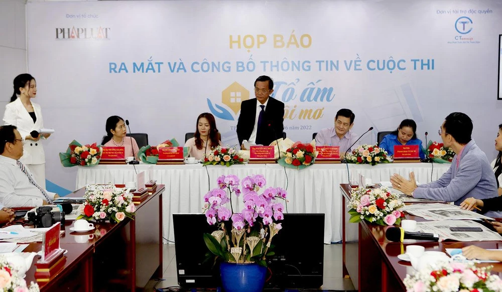Ông Nguyễn Đức Hiển, Phó Tổng biên tập báo Pháp Luật TP.HCM, Trưởng Ban tổ chức giải, phát biểu tại buổi lễ. Ảnh: NGUYỆT NHI Ông Nguyễn Đức Hiển, Phó Tổng biên tập báo Pháp Luật TP.HCM, Trưởng Ban tổ chức giải, phát biểu tại buổi lễ. Ảnh: NGUYỆT NHI