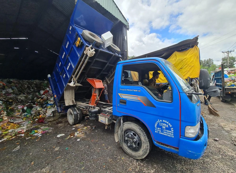 Phân loại rác tại nguồn giúp giảm tải áp lực trong khâu xử lý rác. Ảnh: NGUYỄN CHÂU Phân loại rác tại nguồn giúp giảm tải áp lực trong khâu xử lý rác. Ảnh: NGUYỄN CHÂU