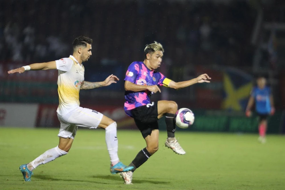 Sài Gòn FC đã khó khăn còn không may khi trận hay nhất xứng đáng có trận thắng lại là trận hòa Bình Định vì bàn thắng bằng tay của đối phương. Ảnh: ANH PHƯƠNG