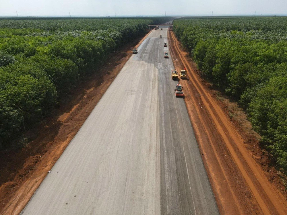 Một đoạn công trình dự án Vĩnh Hảo - Phan Thiết (thuộc cao tốc Bắc - Nam giai đoạn 1). Ảnh: ĐT