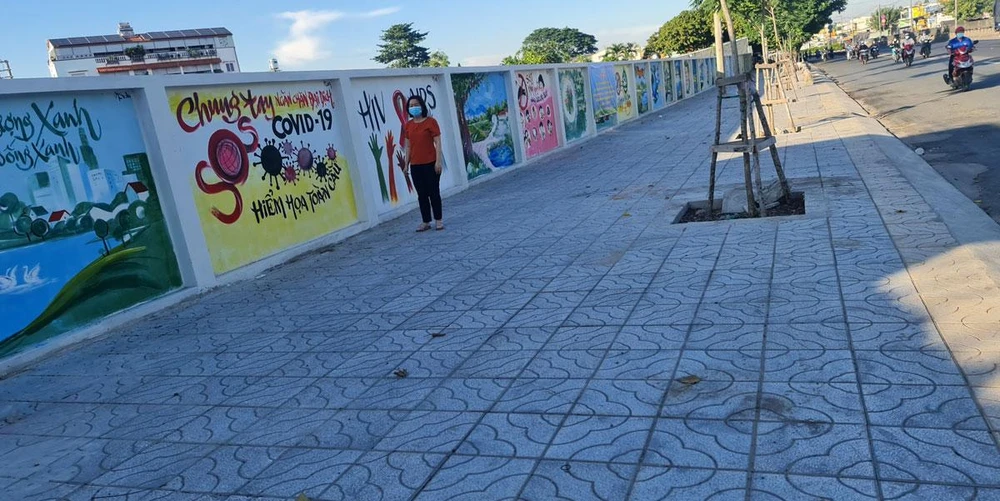 Bãi rác An Sương trước và sau khi được cải tạo. Ảnh: N.CHÂU