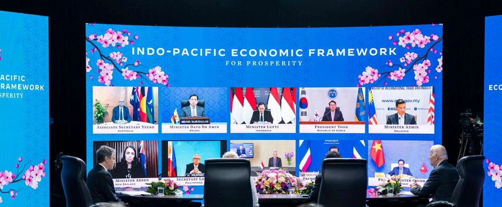 Tổng thống Mỹ Joe Biden (phải) trong bài phát biểu mở màn cuộc họp IPEF vào ngày 8-9. Ảnh: NHÀ TRẮNG