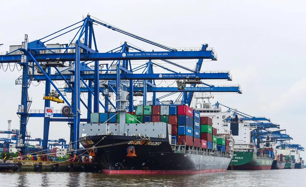 Nhiều doanh nghiệp đang rất cần hỗ trợ về pháp lý để đóng góp vào sự phát triển kinh tế của đất nước. Ảnh: HG