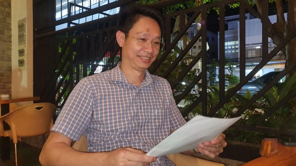 Ông Huỳnh Thanh Lam vui mừng trước kết quả định giá lại tài sản bị thiệt hại trong vụ án chỉ là 1,1 triệu đồng. Ảnh: TRẦN VŨ