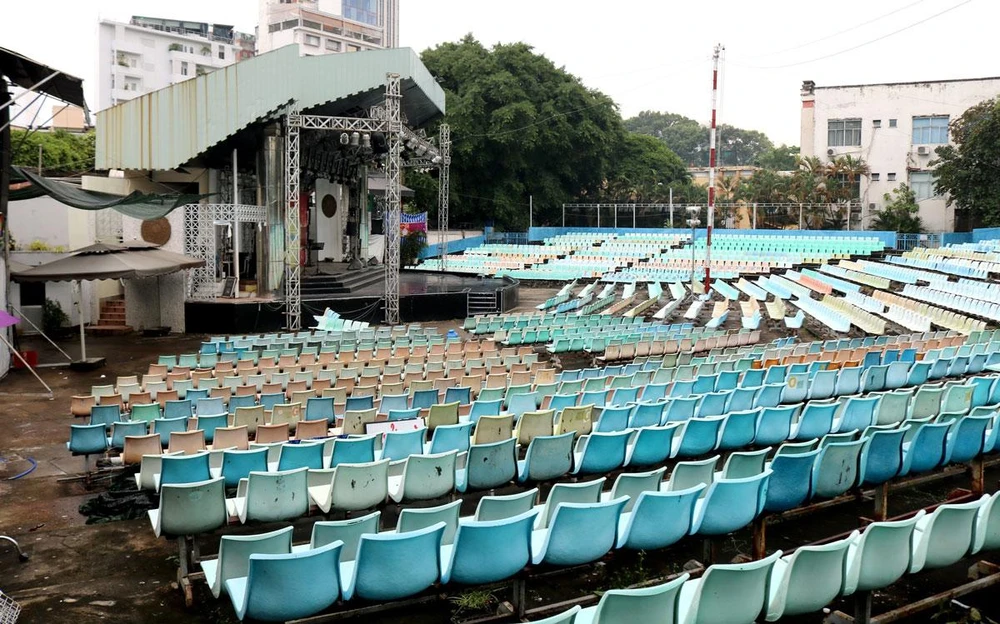 Bãi đậu xe ngầm sân khấu Trống Đồng (quận 1) vẫn chưa thể triển khai vì nhiều lý do liên quan đến quy hoạch. Ảnh: HV