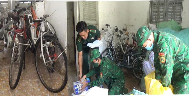 Lực lượng chức năng kiểm đếm hàng lậu. Lực lượng chức năng kiểm đếm hàng lậu.